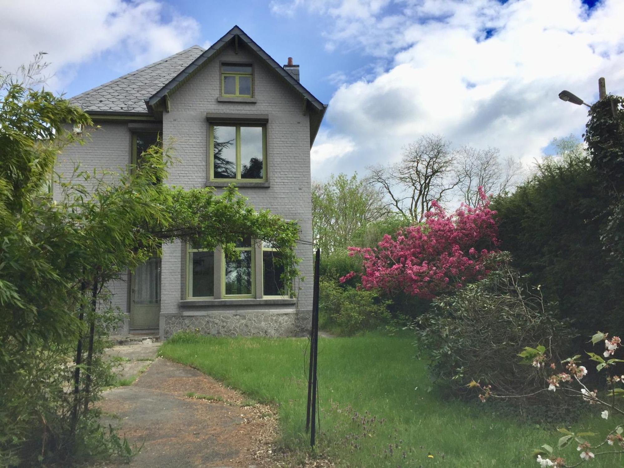 Charmante Villa Des Annees 30 Braine-lʼAlleud Екстериор снимка